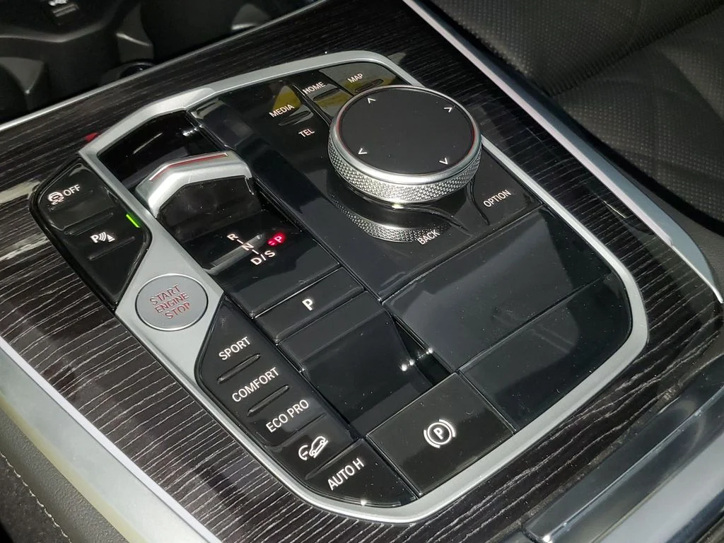 New 2026 Manhattan Green Metallic BMW xDrive40i image 25
