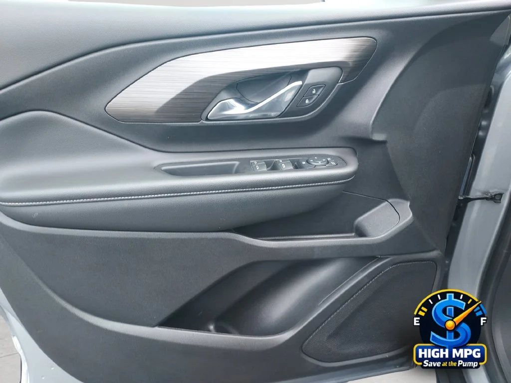 Used 2023 Silver GMC SLE image 29