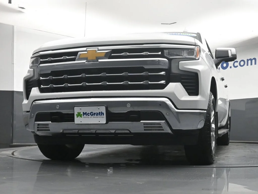 Used 2025 White Chevrolet LTZ image 7