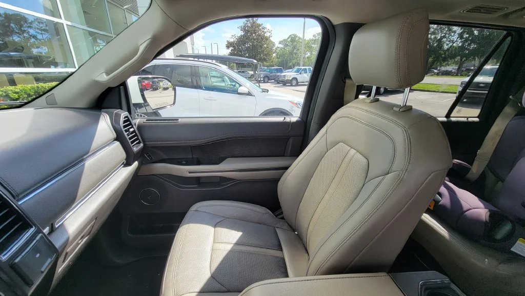 Used 2020 White Ford Limited image 15