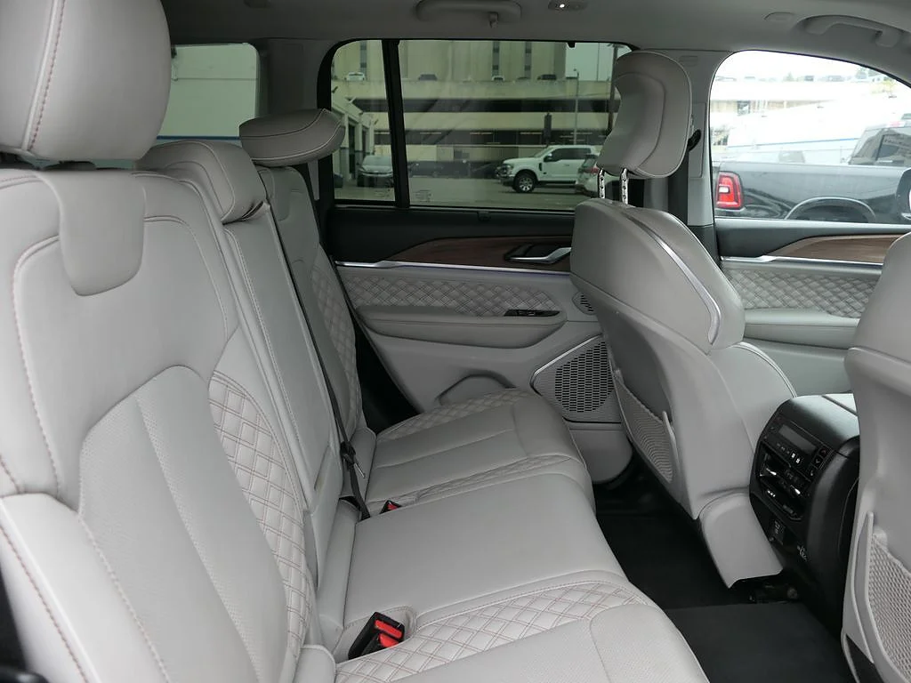 Used 2023 Diamond Black Crystal Pearl Coat Jeep Summit image 22