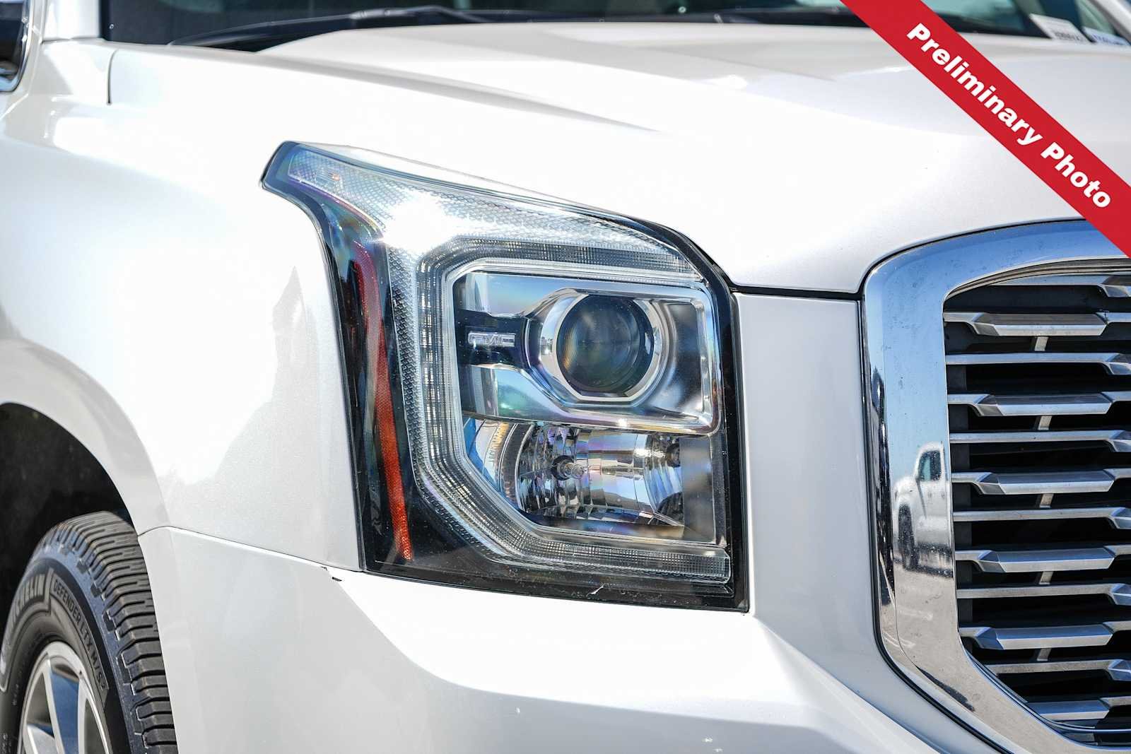 Used 2019 White Frost Tricoat GMC Denali image 4