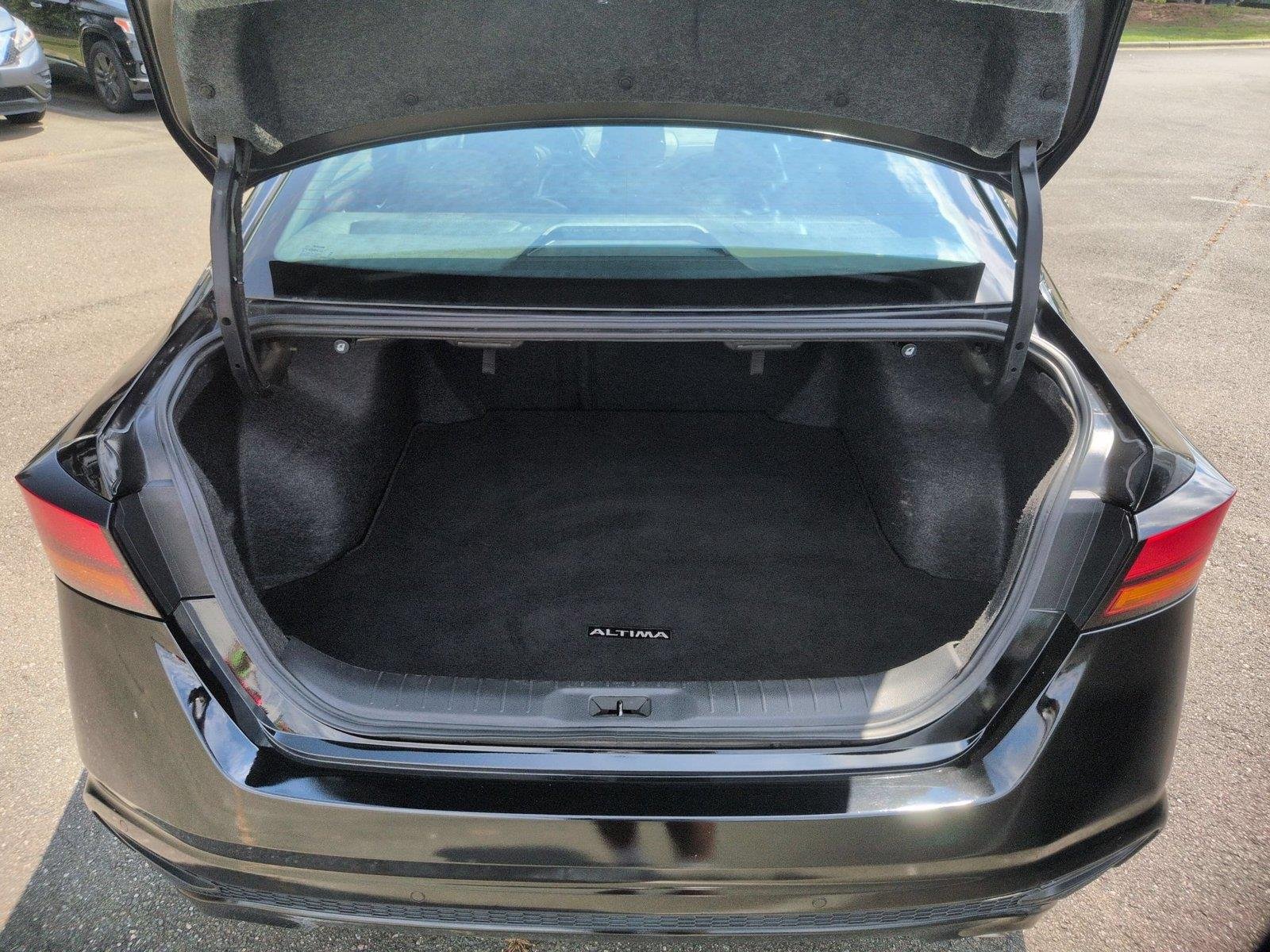 Used 2024 Super Black Nissan 2.5 SR image 33