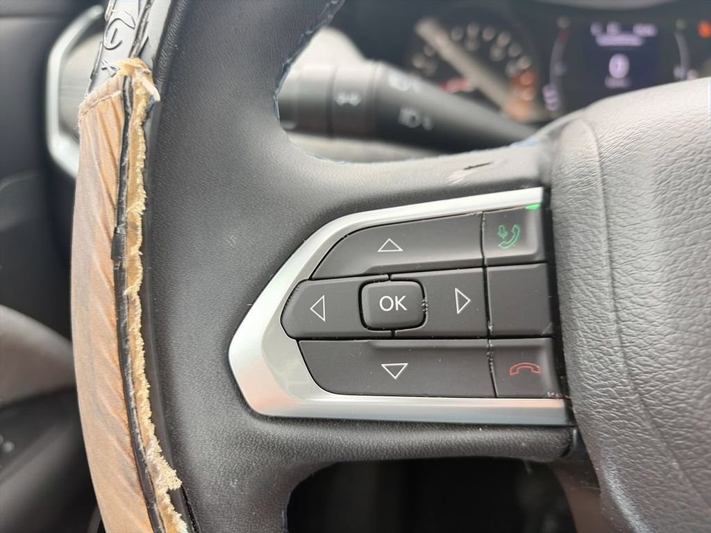 Used 2022 Black Jeep Latitude image 21