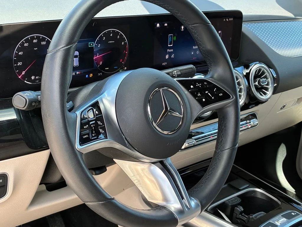 Used 2025 White Mercedes-Benz GLA 250 image 18