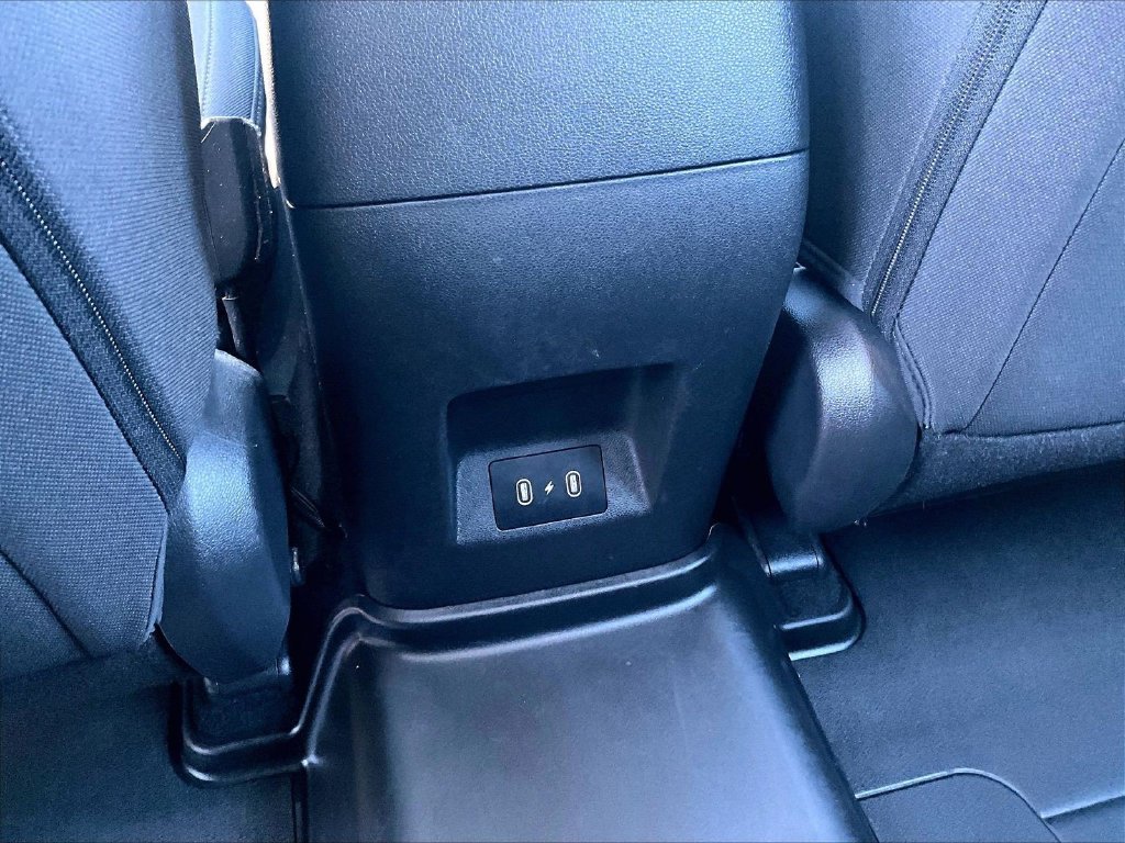 Used 2025 Silver Hyundai SE image 29
