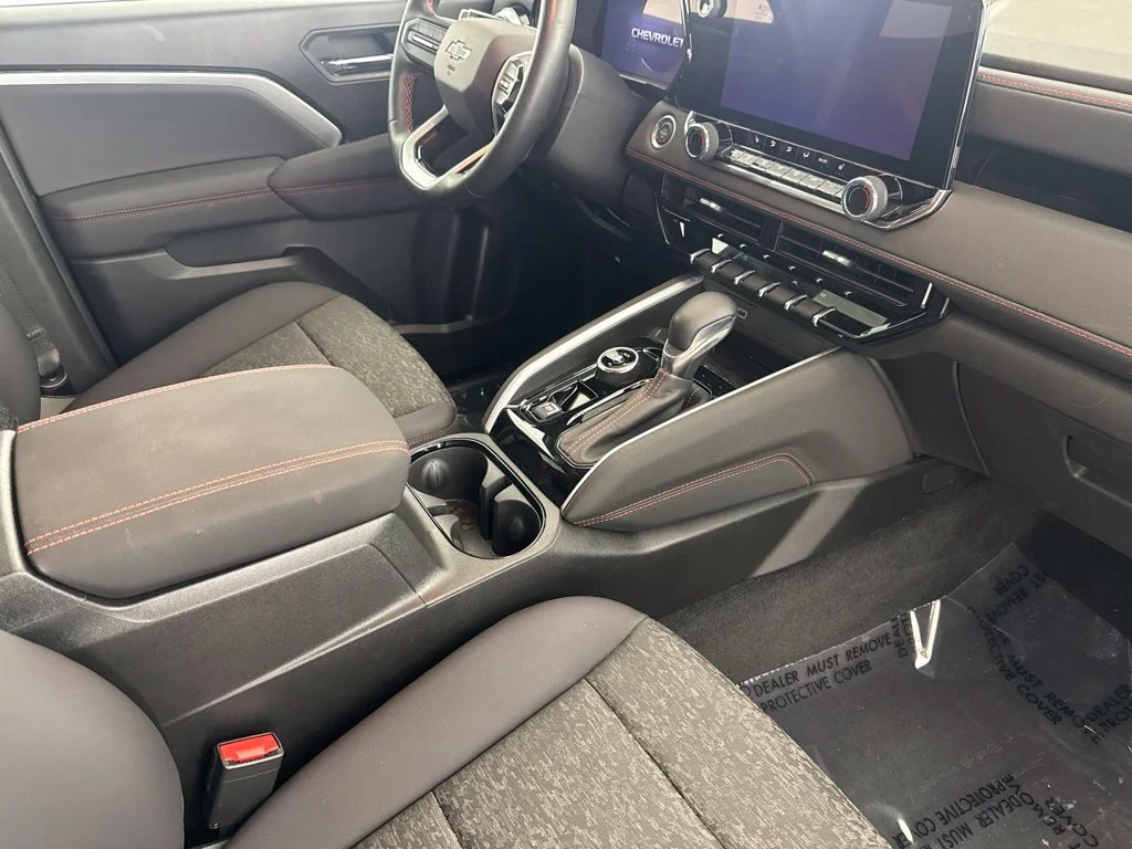Used 2025 White Chevrolet Z71 image 23