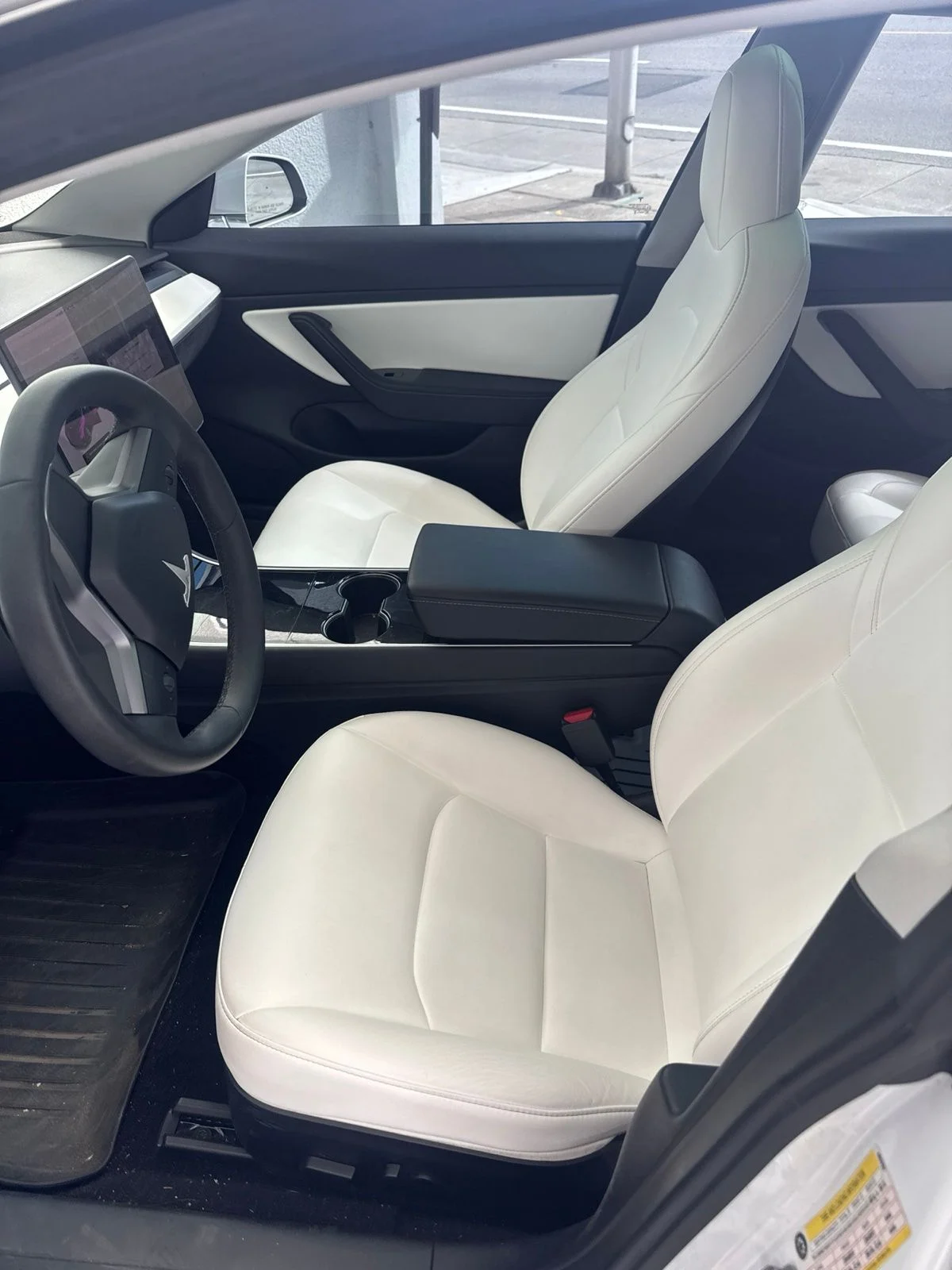 Used 2019  Tesla  image 2