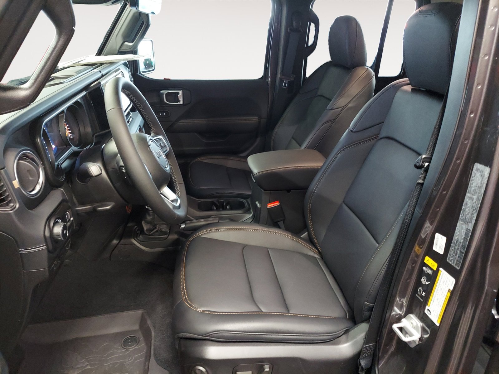 New 2026 Granite Crystal Metallic Clearcoat Jeep Sahara image 23