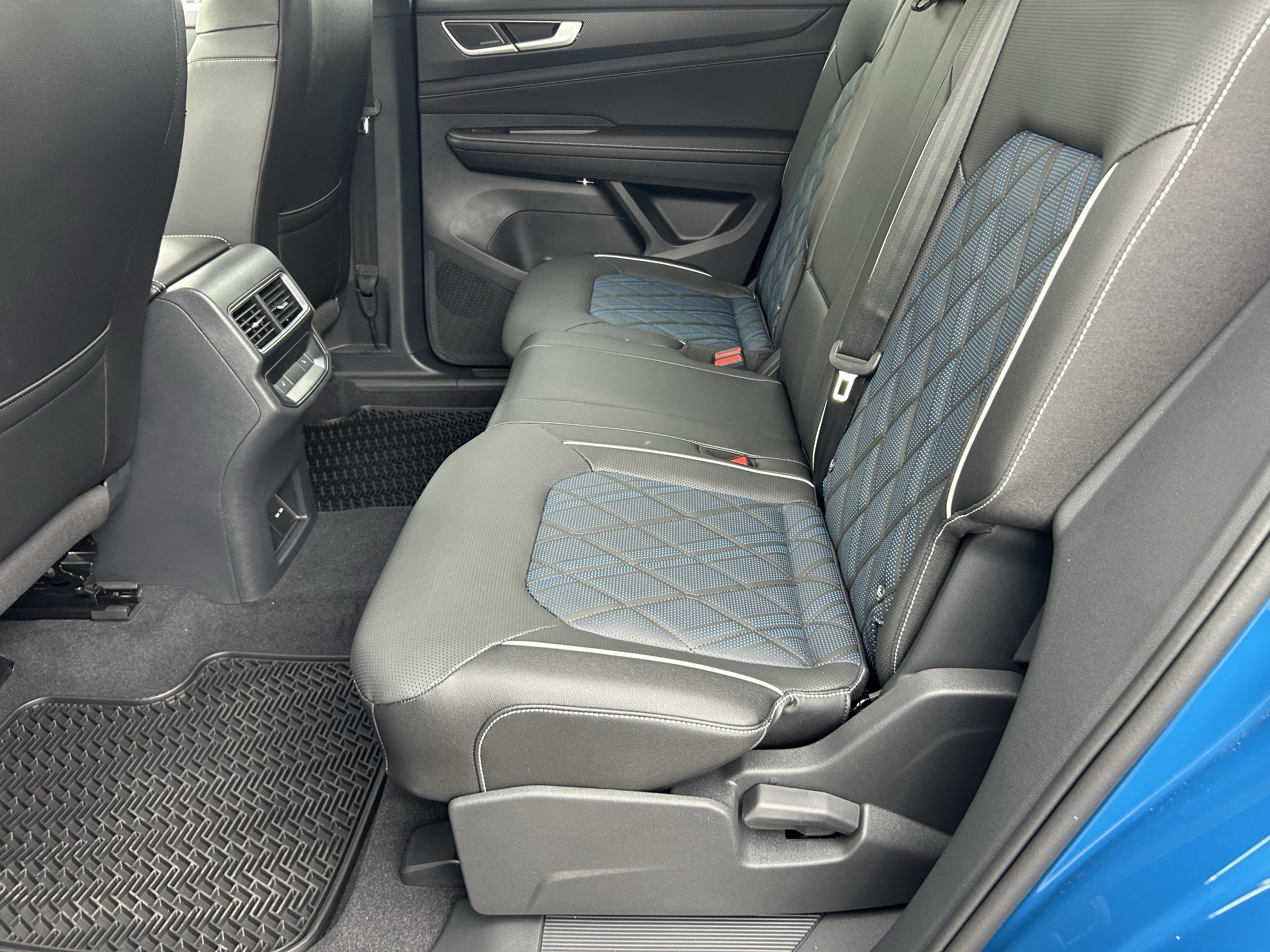 2025 Volkswagen Atlas Cross Sport SEL Premium R-LINE - Photo 13