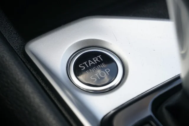 Used 2025 WHITE Nissan SV image 27
