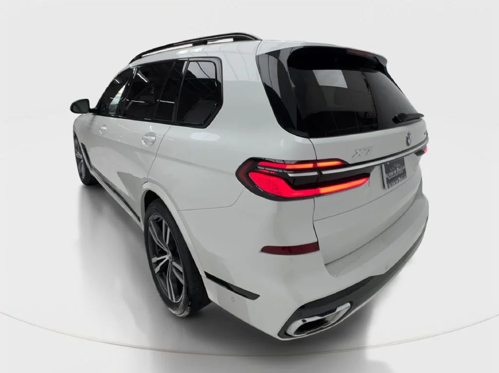 Used 2024 White BMW xDrive40i image 11