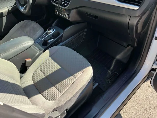 Certified Used 2020 Oxford White Ford SE image 23