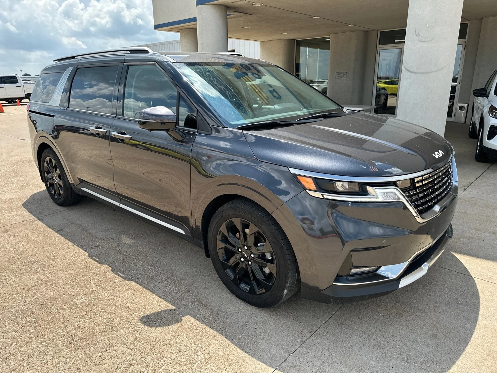 Used 2024 Metal Kia SX image 4