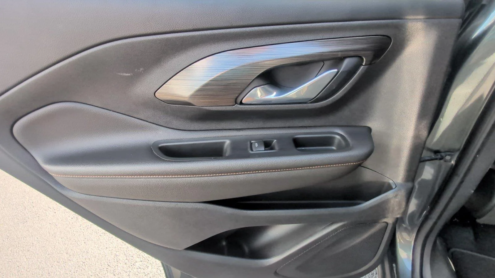 Used 2021 Graphite Gray Metallic GMC SLT image 36