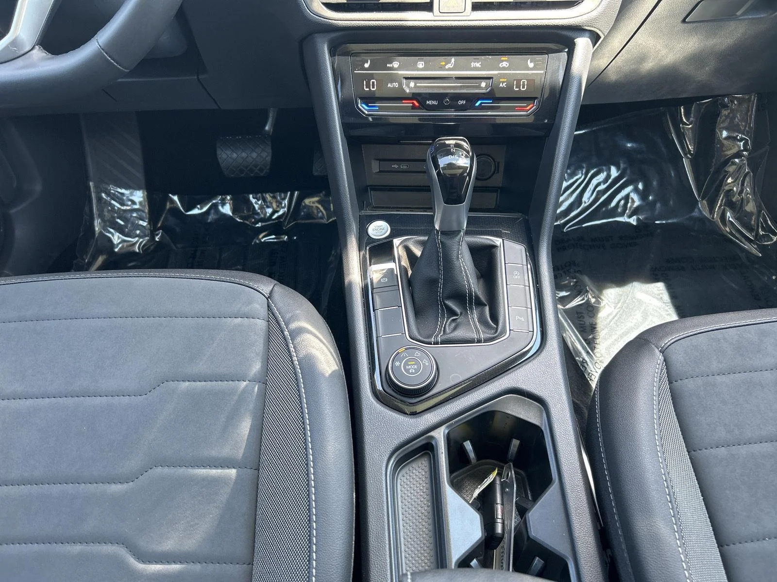 Certified Used 2025 GRAY Volkswagen SE Black image 17