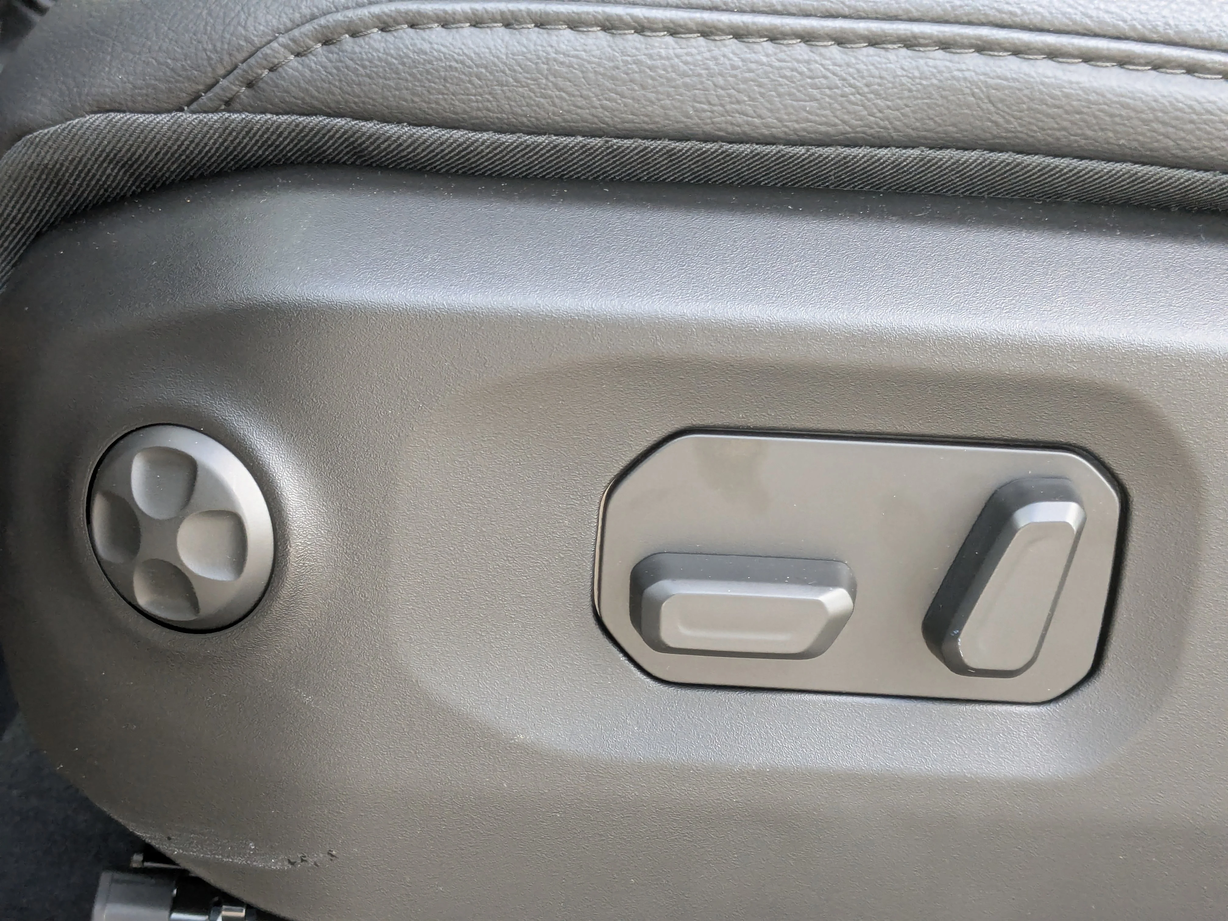 New 2026 Grey Jeep Sahara - - McKinley Leather - Body-Color Top - Alpine Audio - Remote Start & tons more! image 14