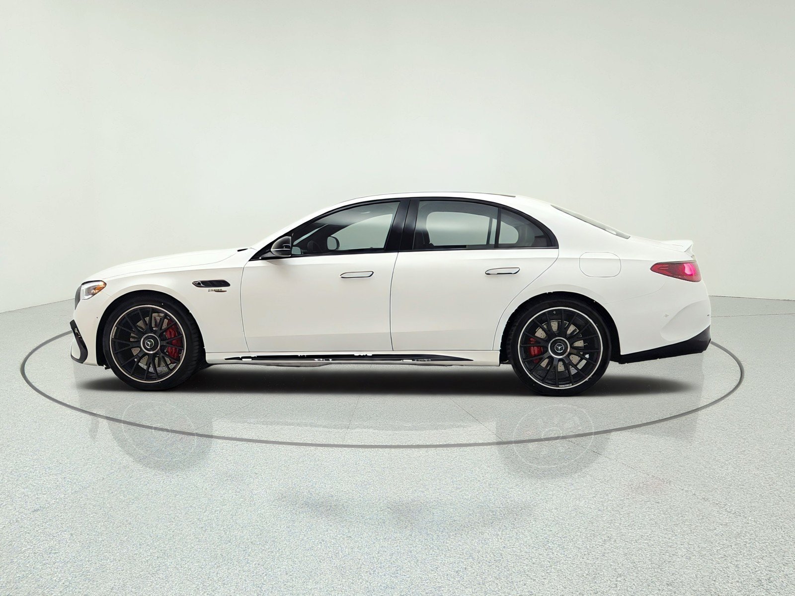 New 2026 MANUFAKTUR Moonlight White Magno Mercedes-Benz AMG® E 53 E 4MATIC+ Sedan image 23