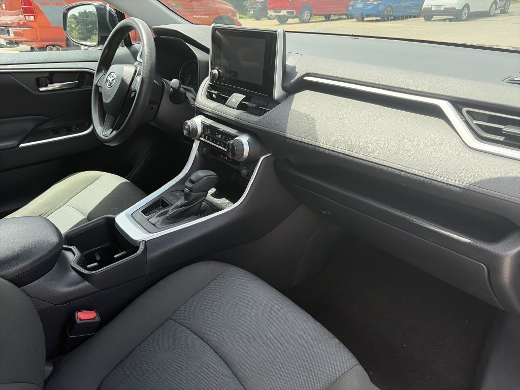 Used 2025  Toyota XLE image 30