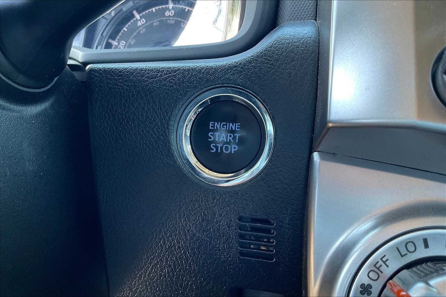 Used 2020 Super White Toyota SR5 image 31