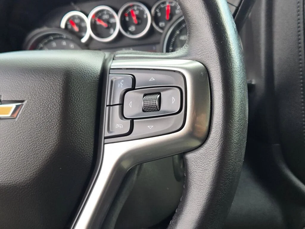 Used 2020 SUMMIT WHITE Chevrolet LT image 29