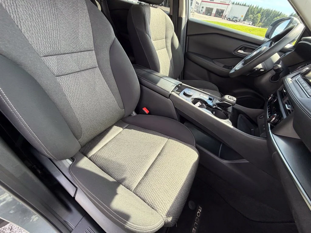 Used 2024 Gray Nissan SV image 39