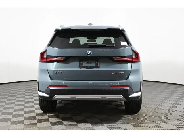 New 2026 Cape York Green Metallic BMW xDrive28i image 6