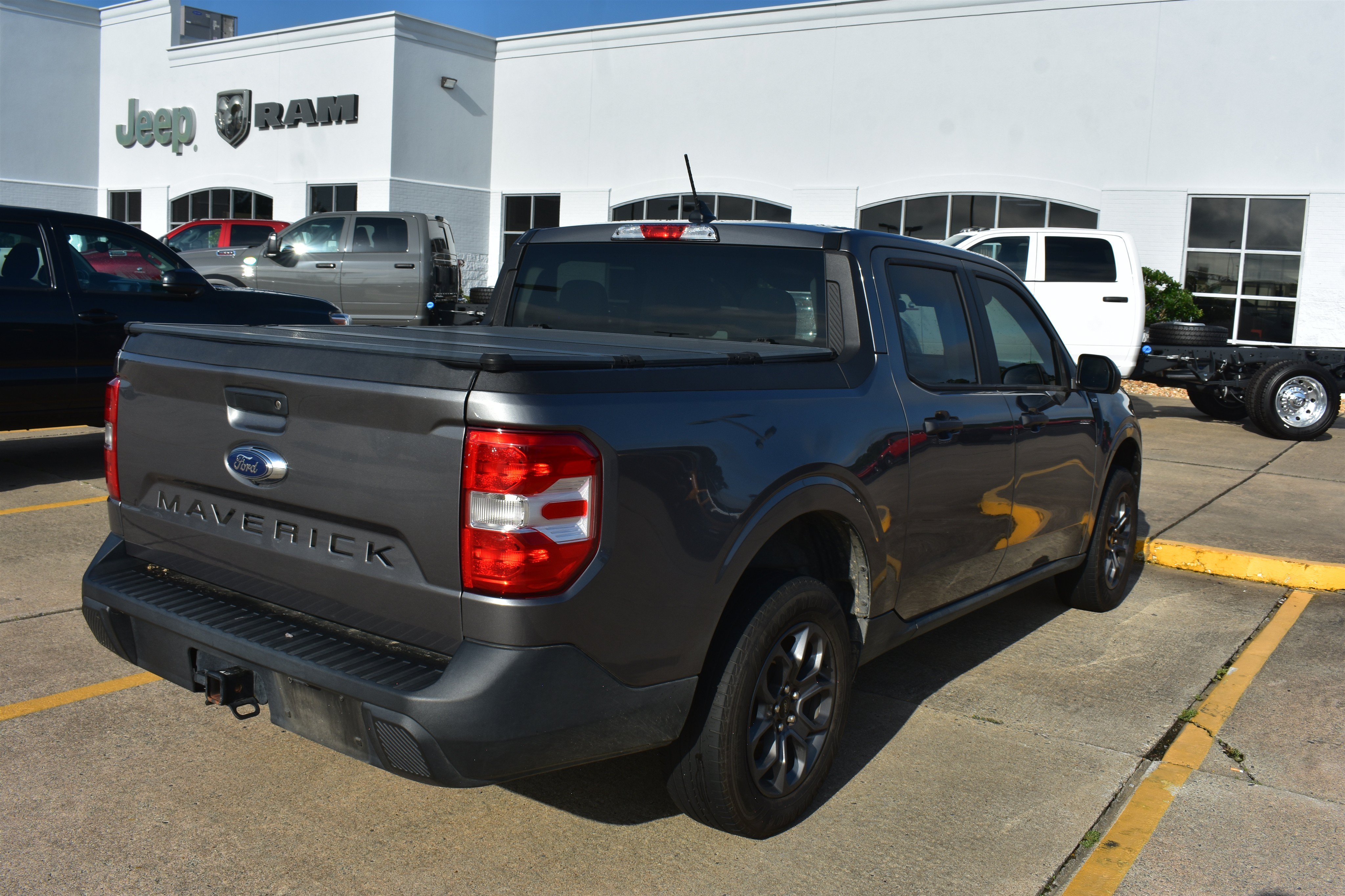 Used 2022 Gray Ford SUPERC image 5