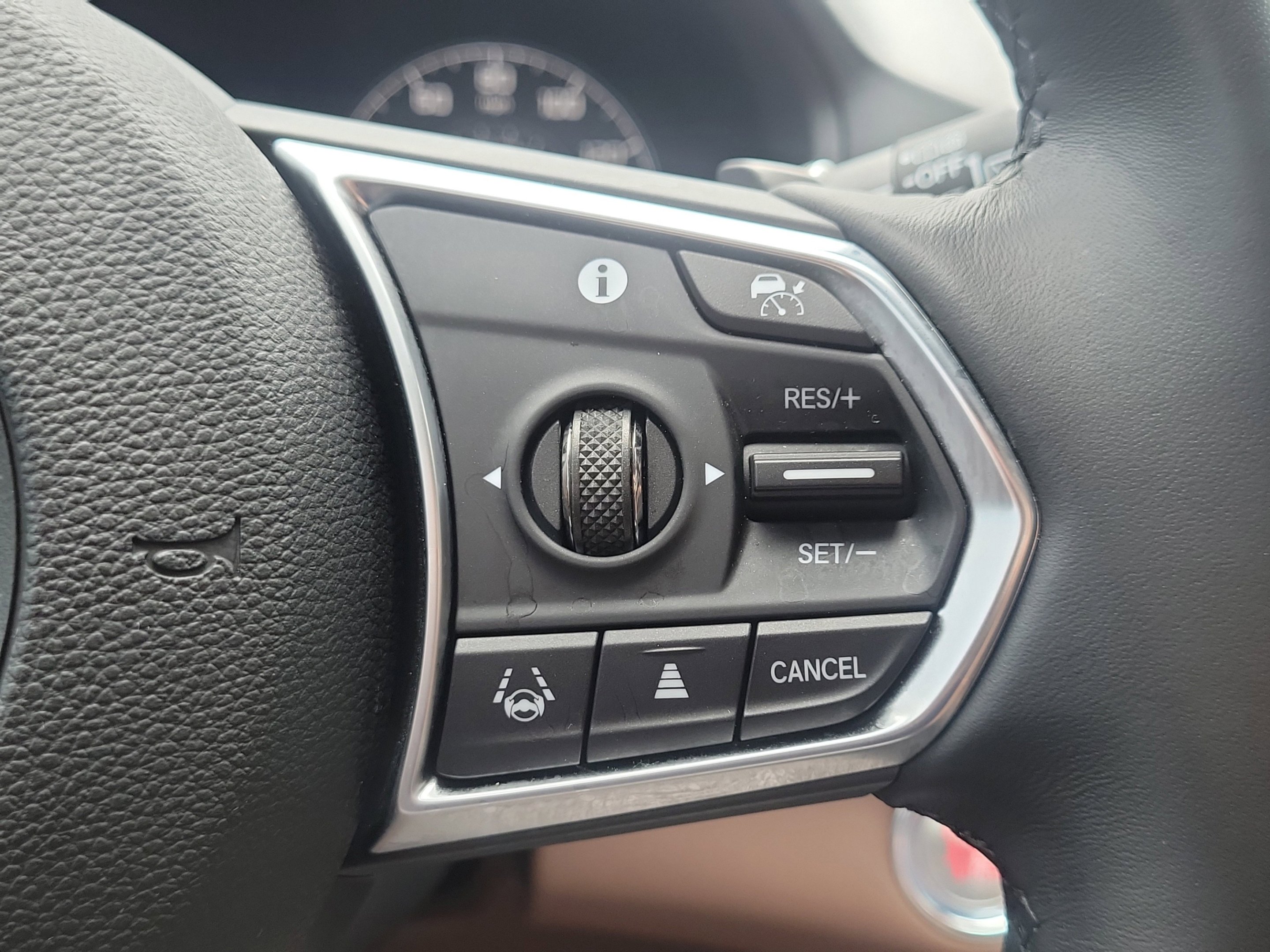 Used 2025 Platinum White Pearl Acura Technology Package SH-AWD image 32