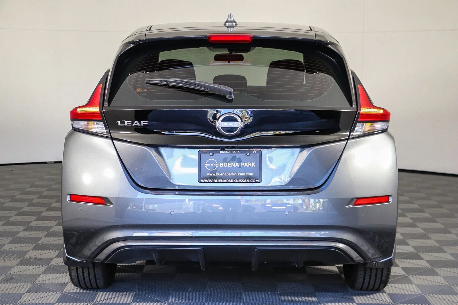 Used 2025 Gray Nissan S image 7