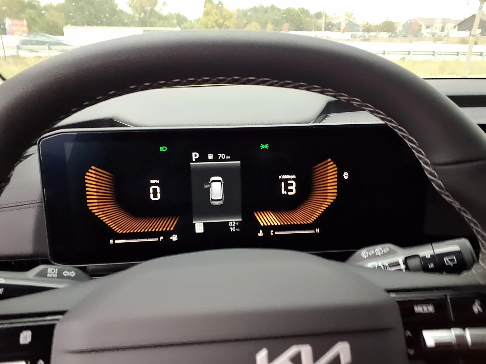 New 2027 Ceramic Silver Kia LX image 9