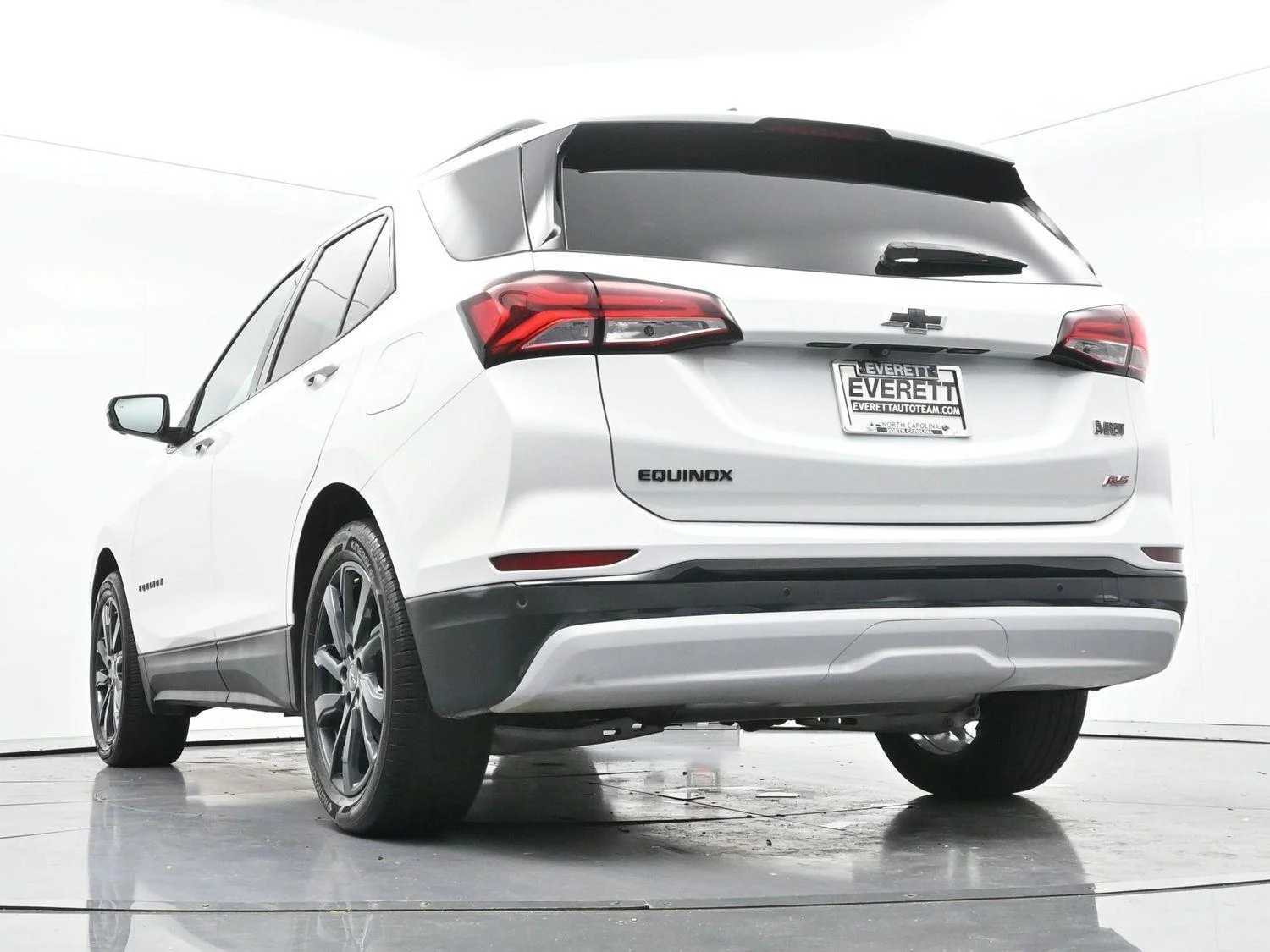 Used 2024 Summit White Chevrolet RS image 46