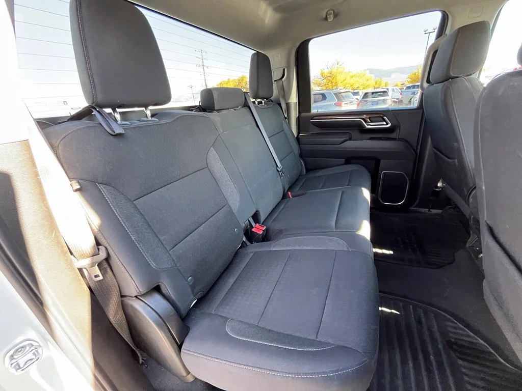 Used 2025 Summit White Chevrolet LT image 18