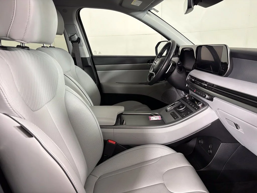 Used 2025 Black Hyundai SEL image 14