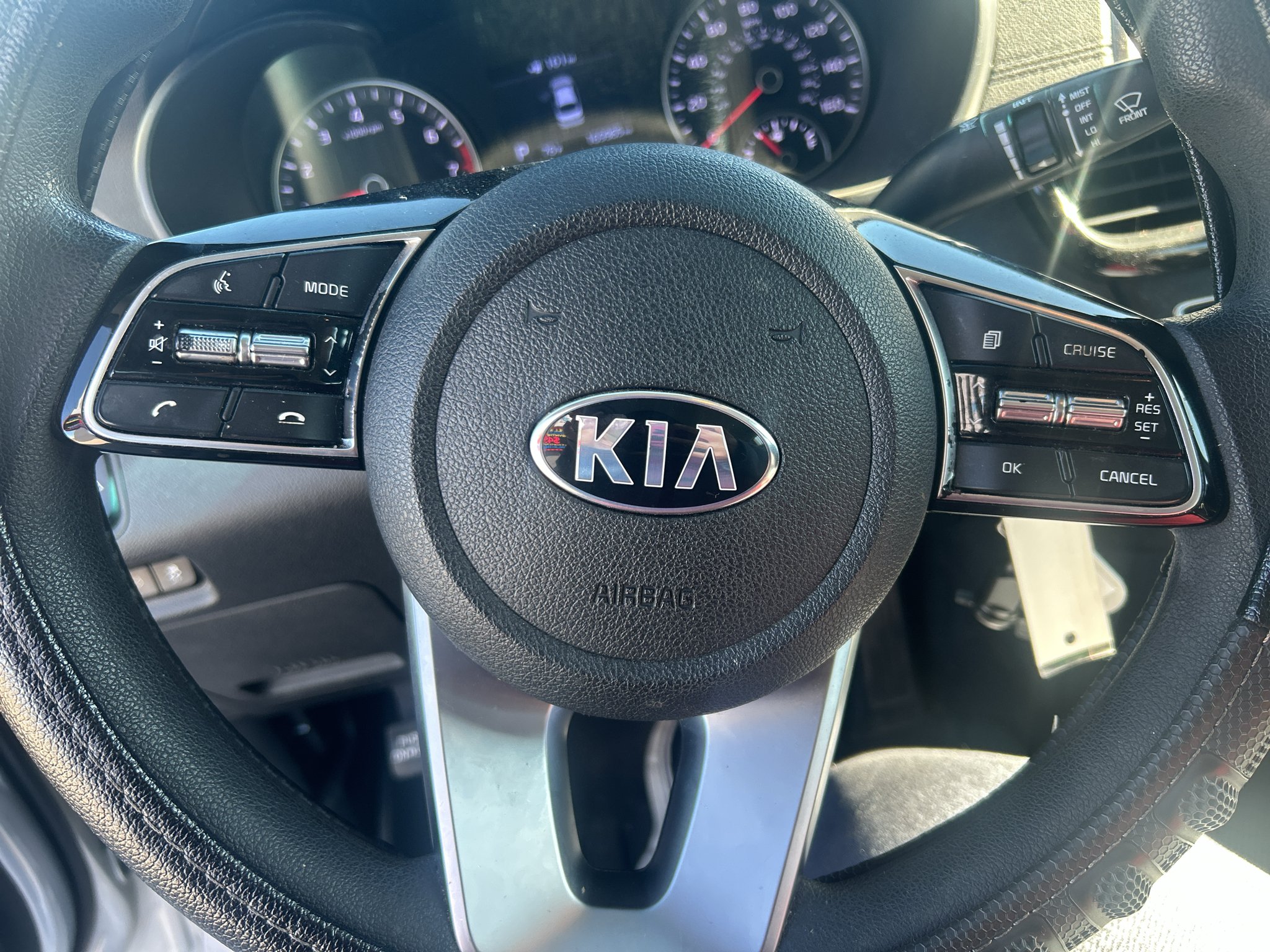 Used 2019 Sparkling Silver Kia LX image 15