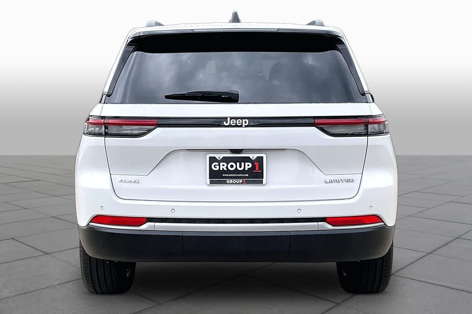 New 2026 Bright White Clear-Coat Exterior Paint Jeep Limited image 4
