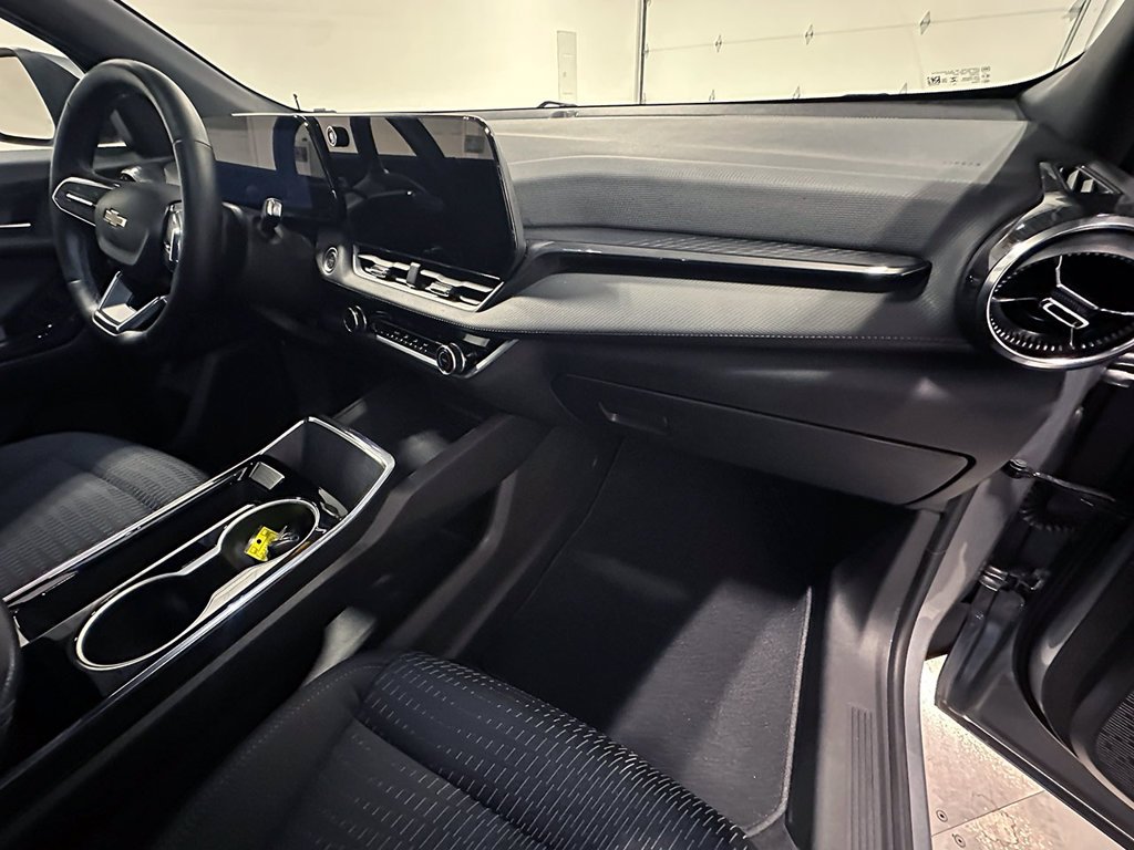 Used 2025 Gray Chevrolet LT image 26