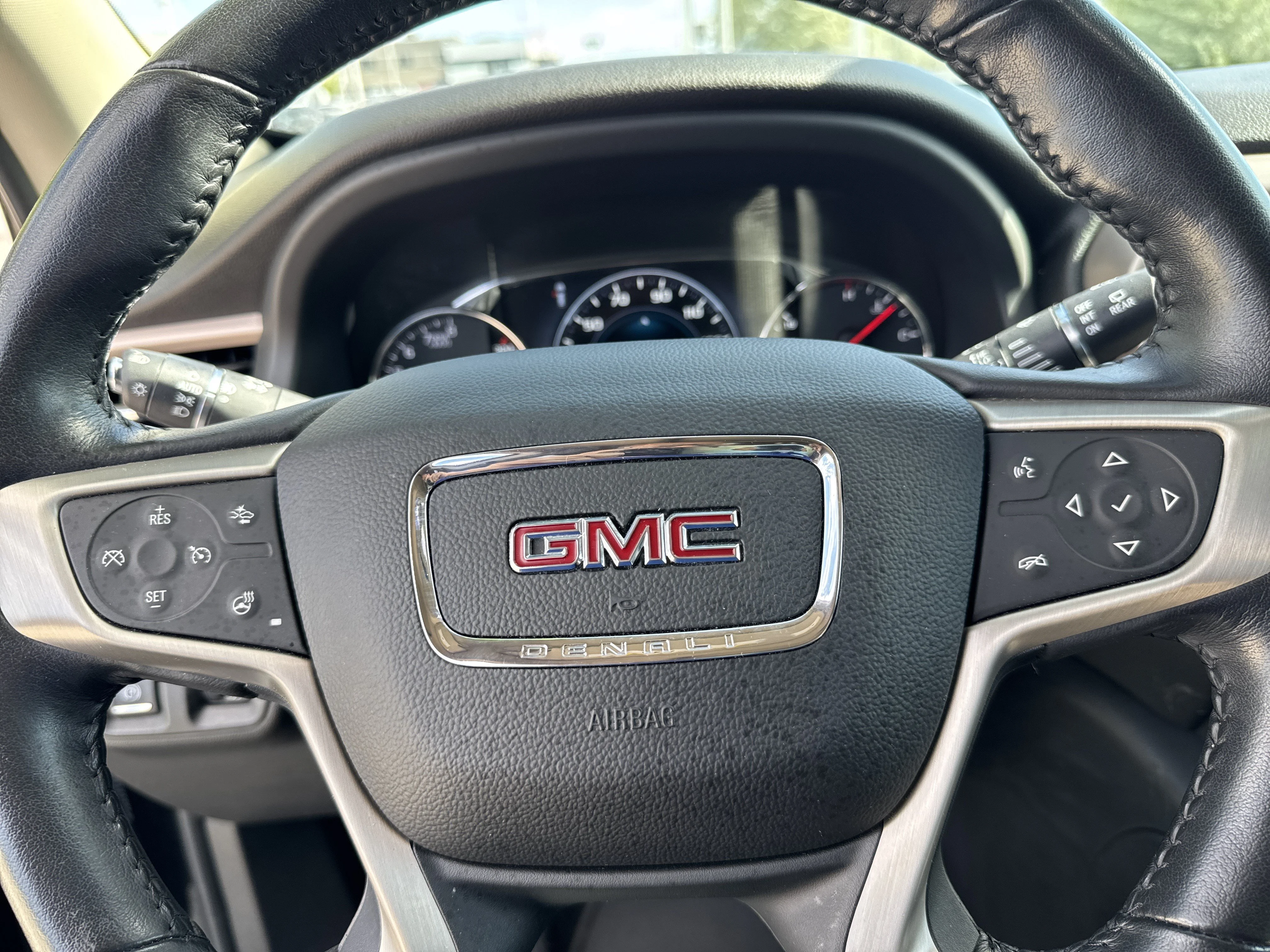 Used 2019 Ebony Twilight Metallic GMC Denali image 15
