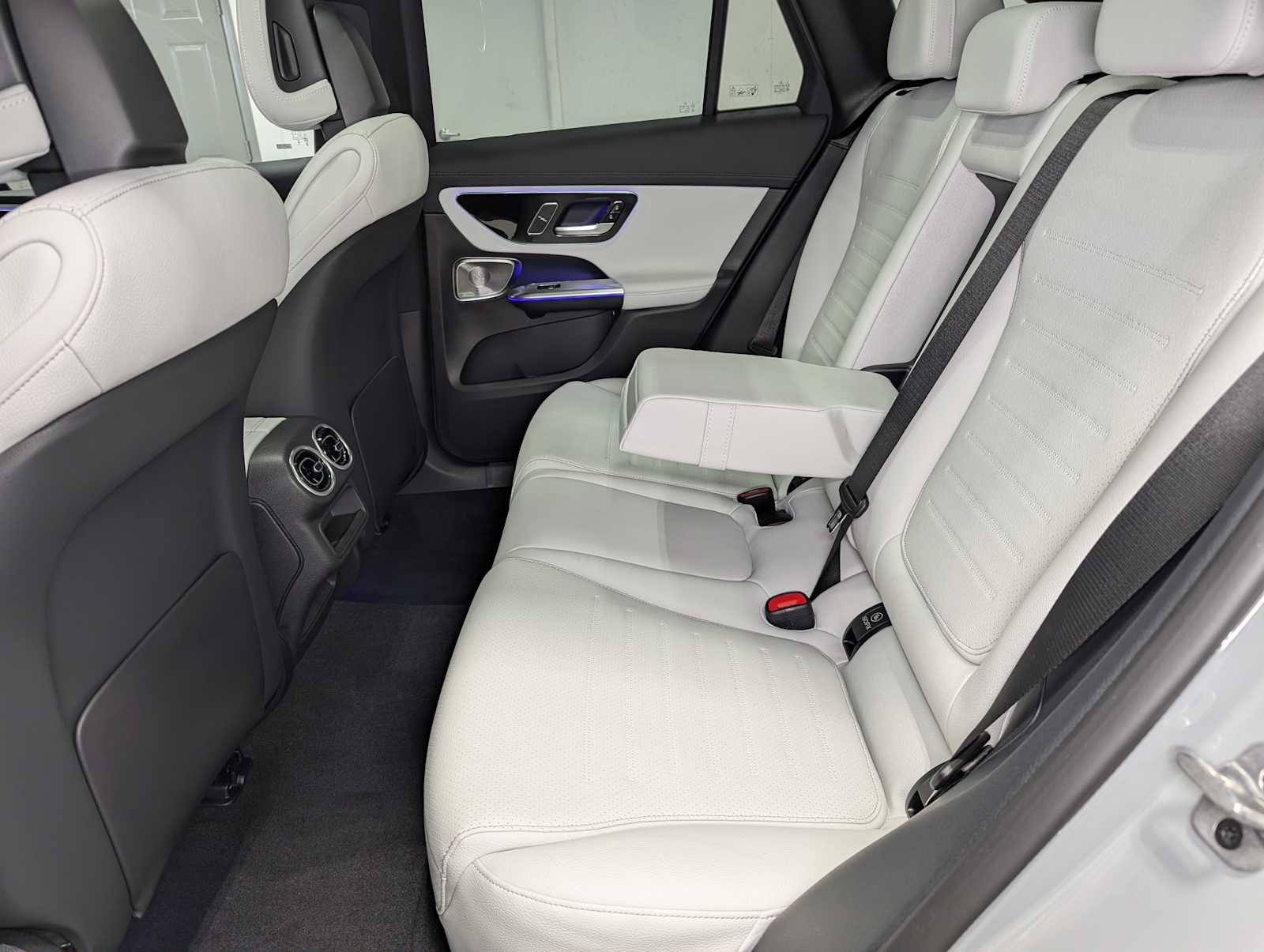 New 2026 MANUFAKTUR Alpine Grey Mercedes-Benz GLC 300 image 21