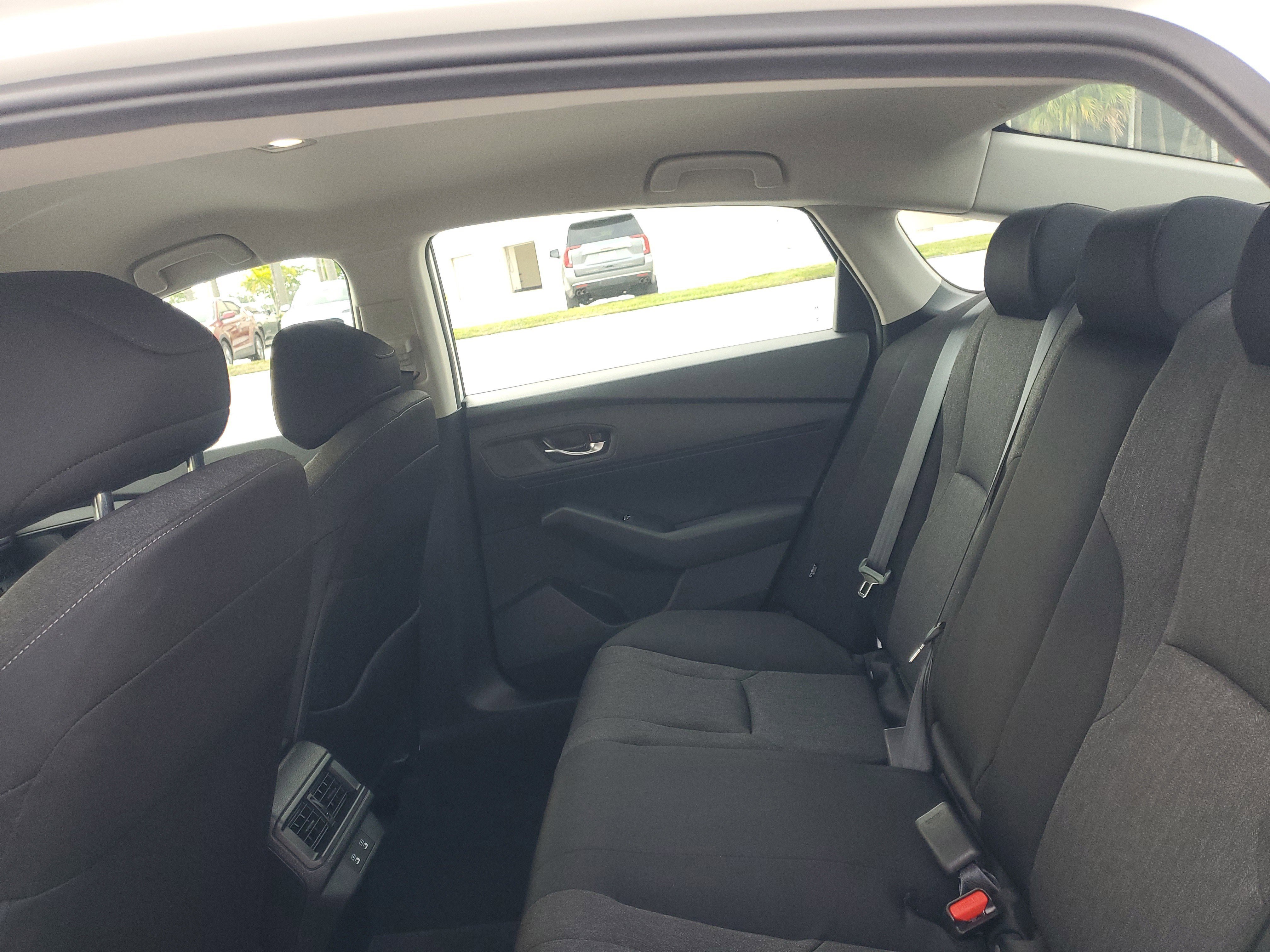 Used 2025 Platinum White Pearl Honda LX image 23
