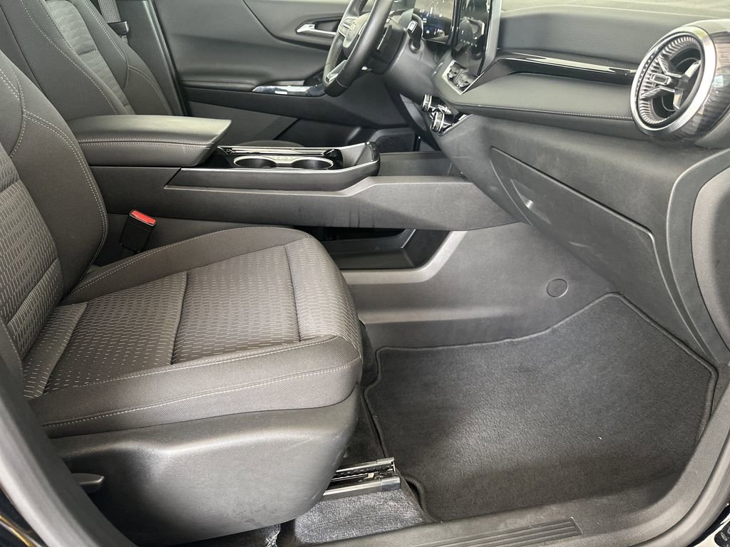Used 2025 Mosaic Black Metallic Chevrolet LT image 35