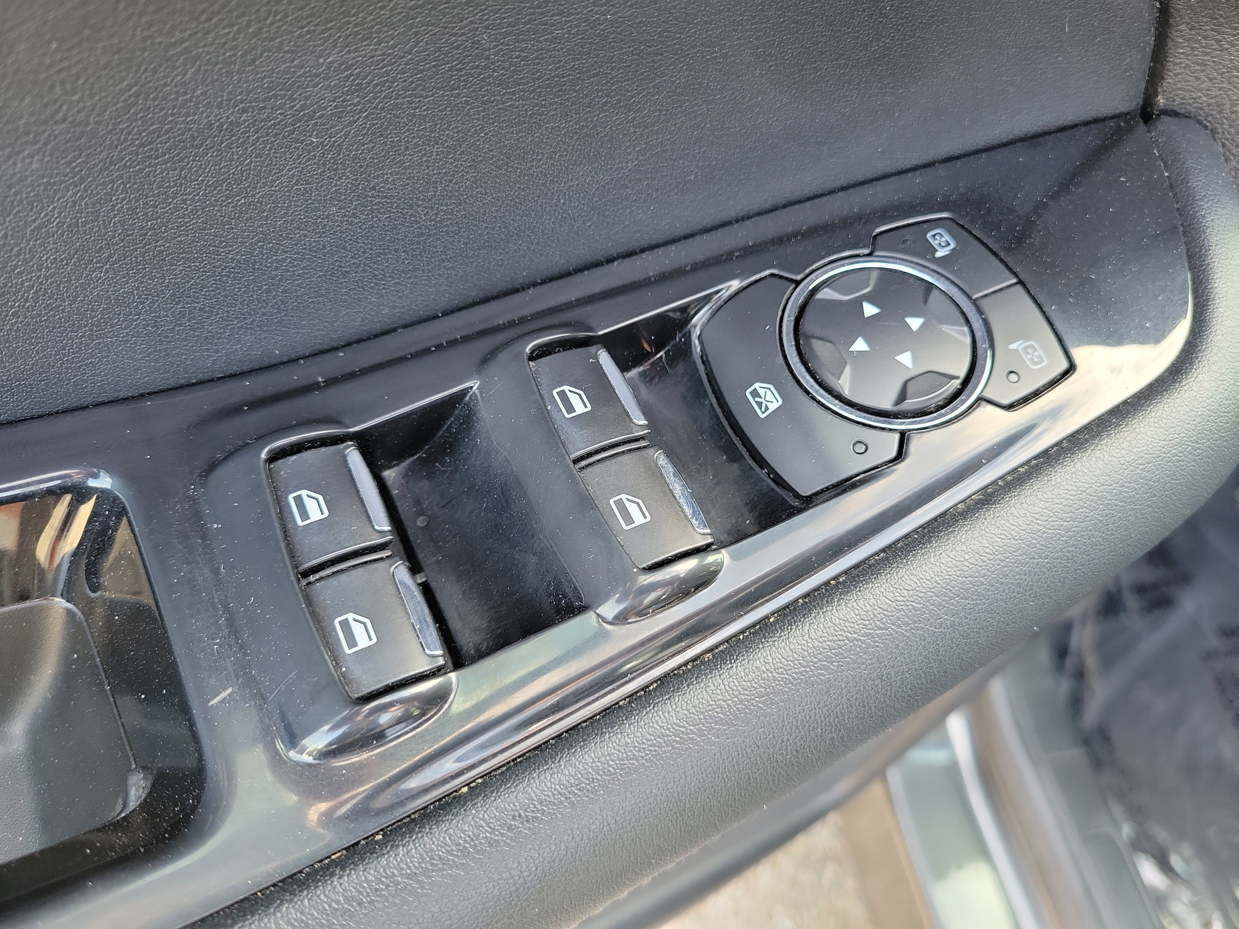 Used 2020 Gray Ford SEL image 22