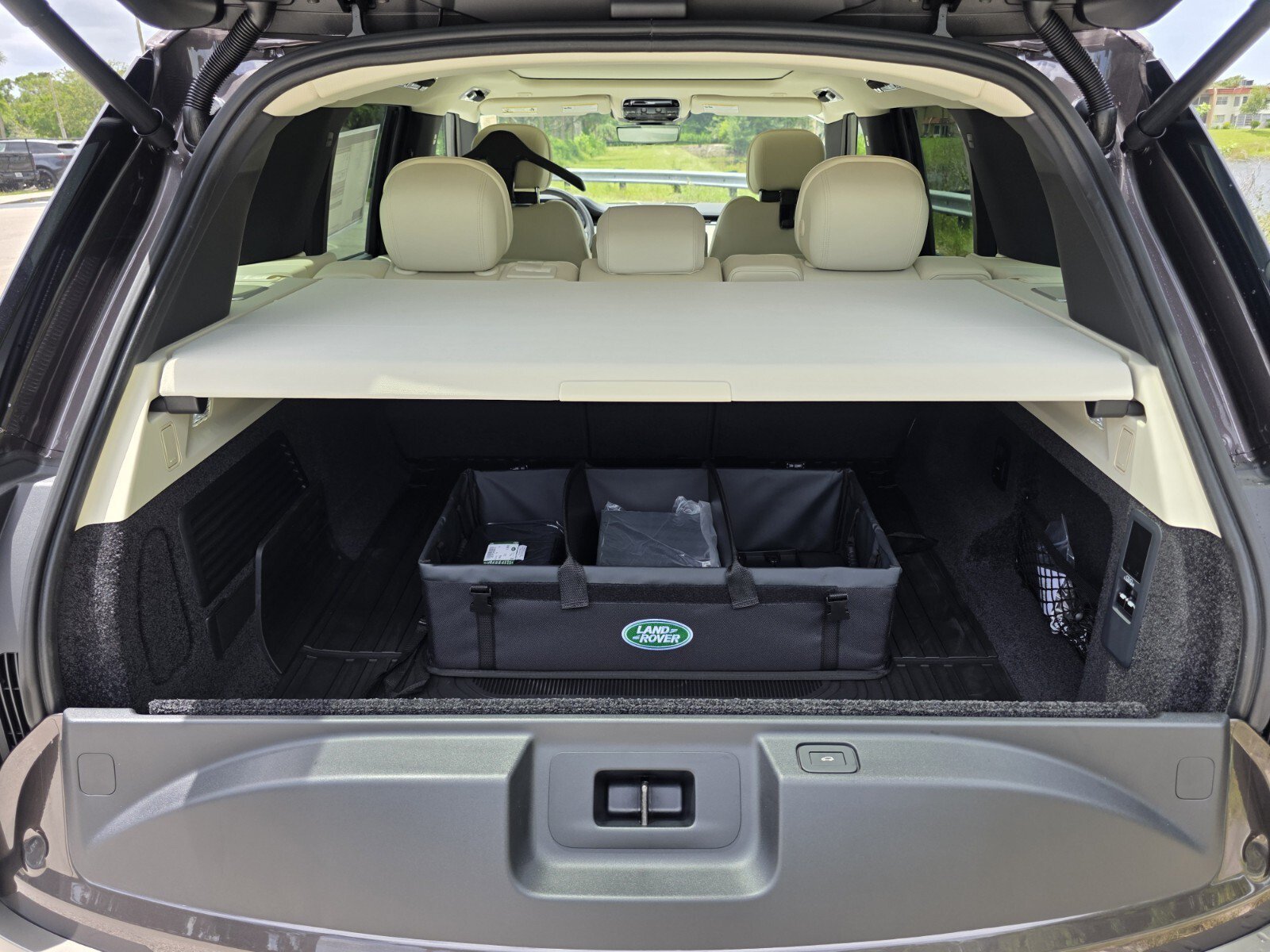 New 2026 Charente Grey LAND ROVER SE image 14