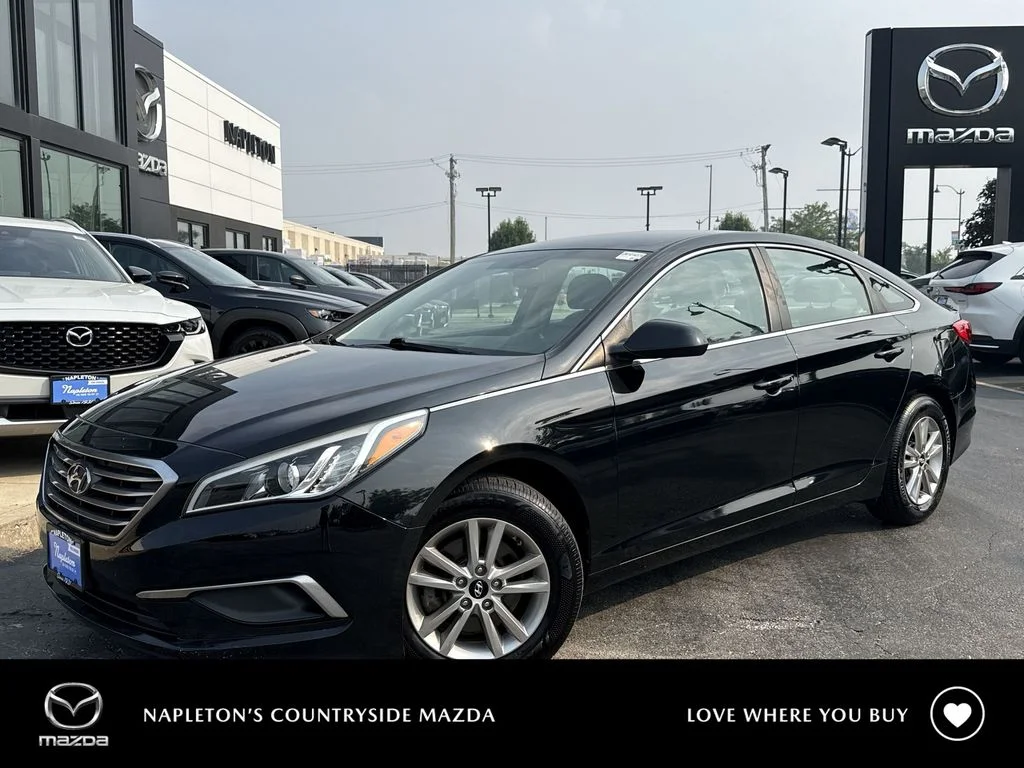 Used 2017 Black Hyundai SE image 1
