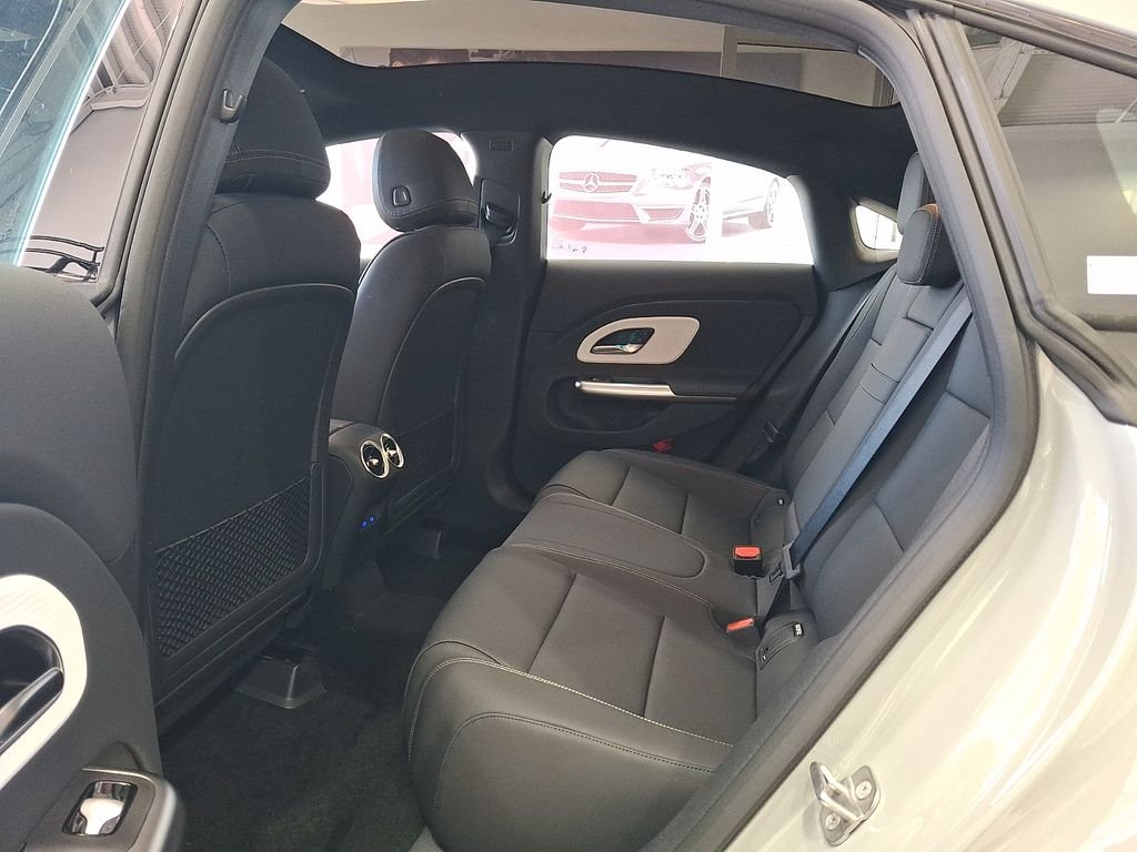 New 2027 MANUFAKTUR Alpine Grey Mercedes-Benz CLA 220 image 7