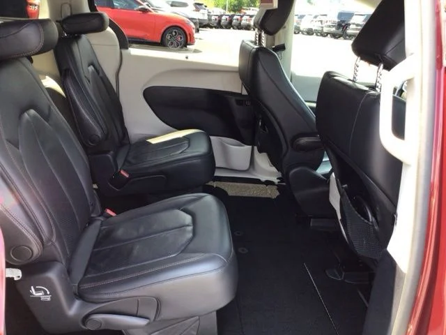 Used 2019 Velvet Red Pearlcoat Chrysler Touring L image 24