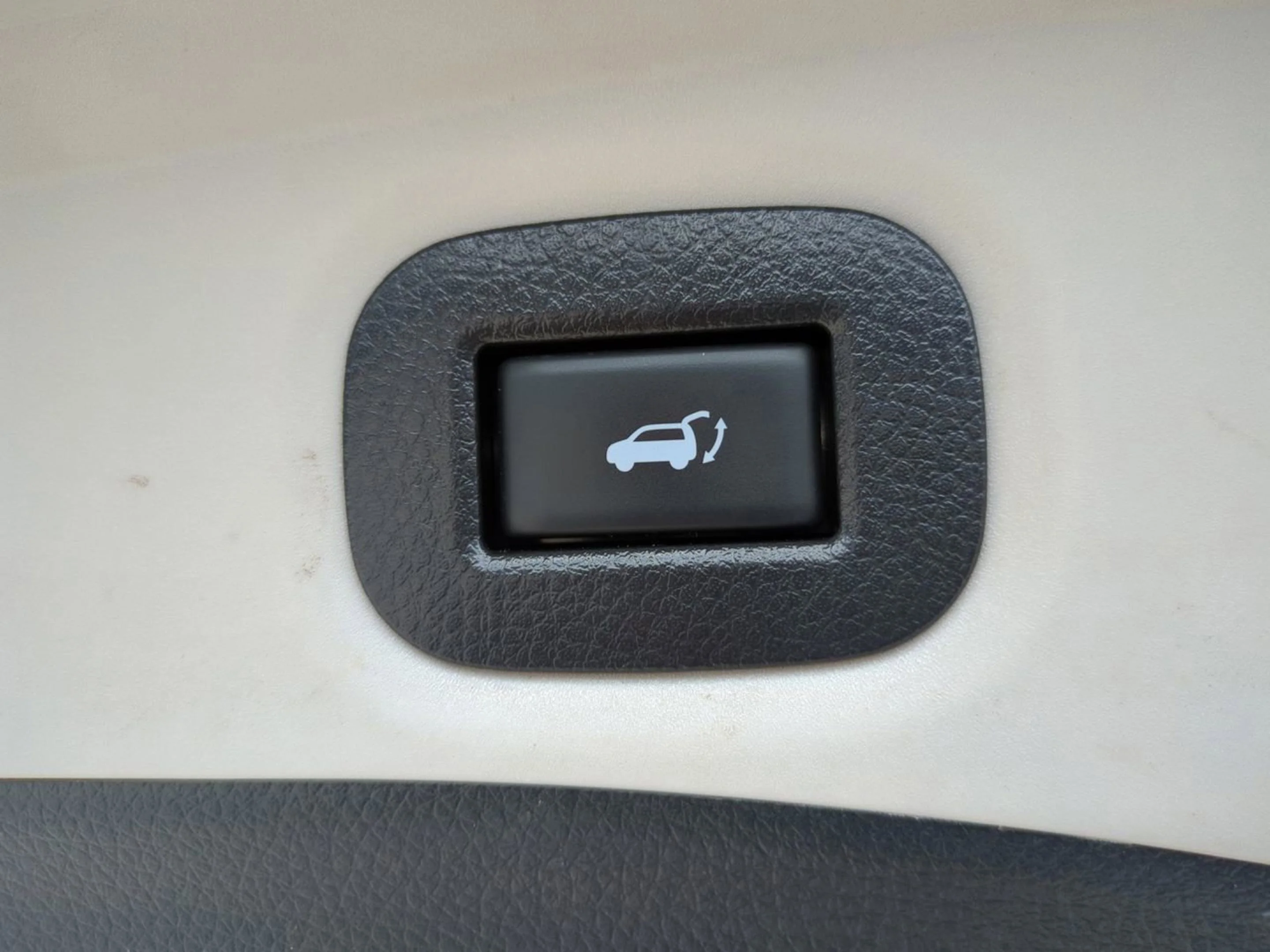 Used 2020 Caspian Blue Metallic Nissan SV image 15