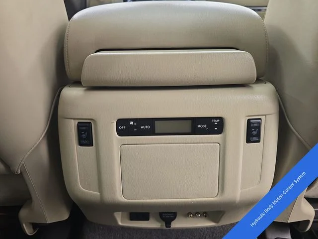 Used 2017 White INFINITI Base image 15