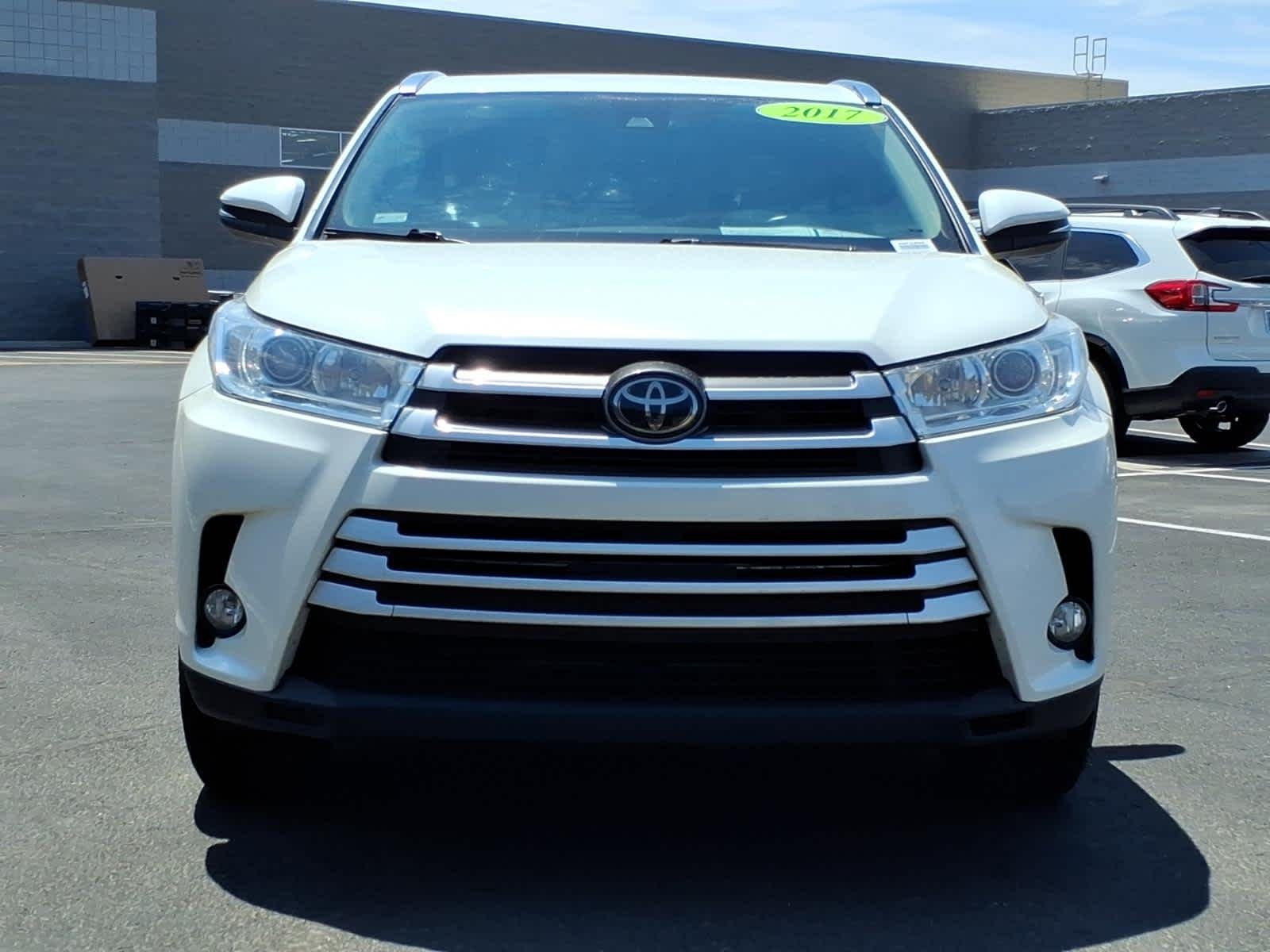 Used 2017 Blizzard Pearl Toyota XLE image 2