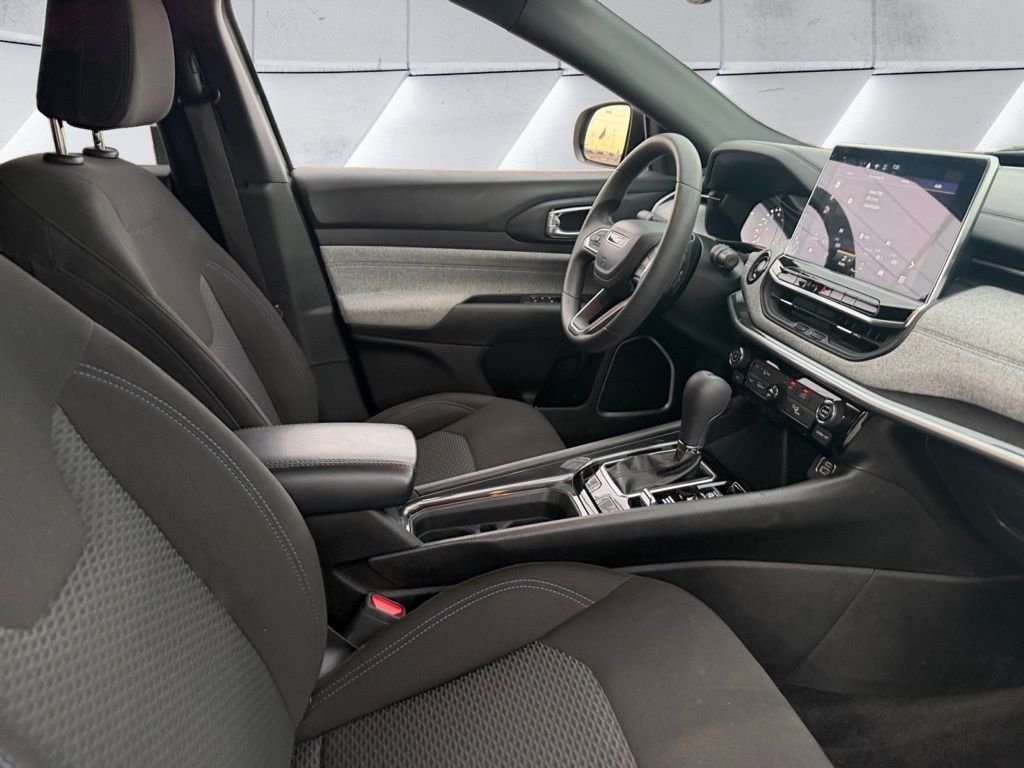 Used 2024 Silver Jeep Sport image 22